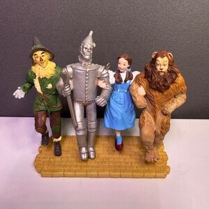 Hallmark Keepsake Ornament – Off to See the Wizard (Wizard of Oz) NIB